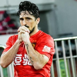 狠追泰山！洛国富叒露野牛范 你造他有多努力吗？